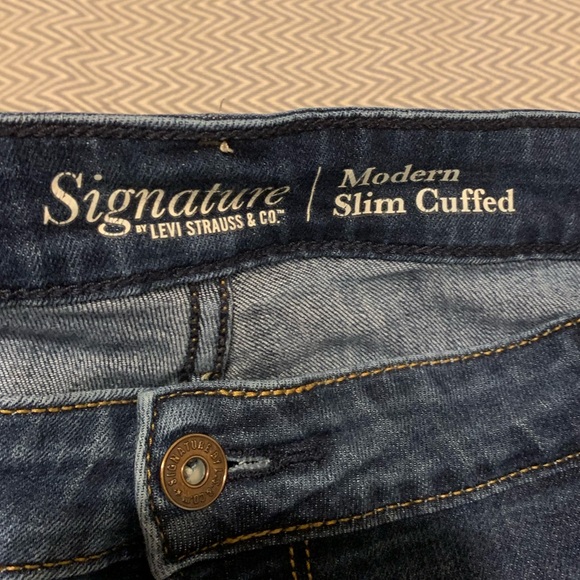 Levi’s Signature modern slim cuffed jeans. Size 22. EUC. - Picture 6 of 8
